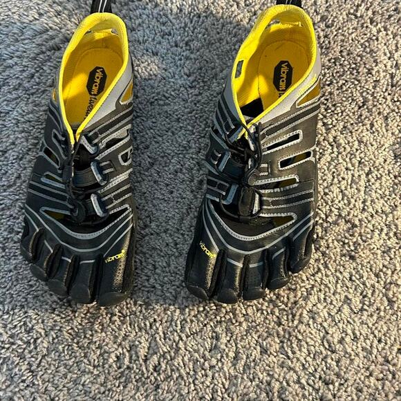 Mens black and yellow vibram - Picture 2 of 8